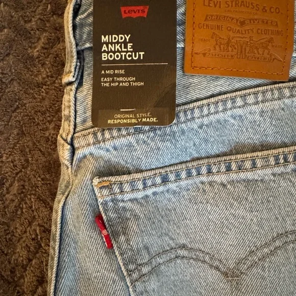 Levi's Light Wash Ankle Bootcut Jeans NWT - Picture 3 of 4